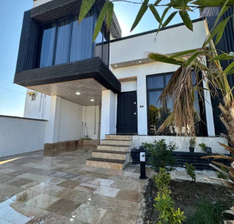 ویلا مدرن نزدیک جاده اصلی زیر قیمت منطقه